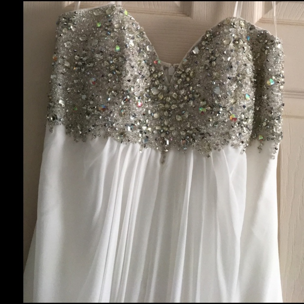 White prom/wedding dress