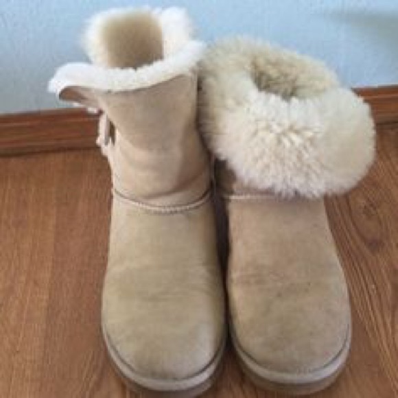 Bailey button uggs - Picture 2 of 3