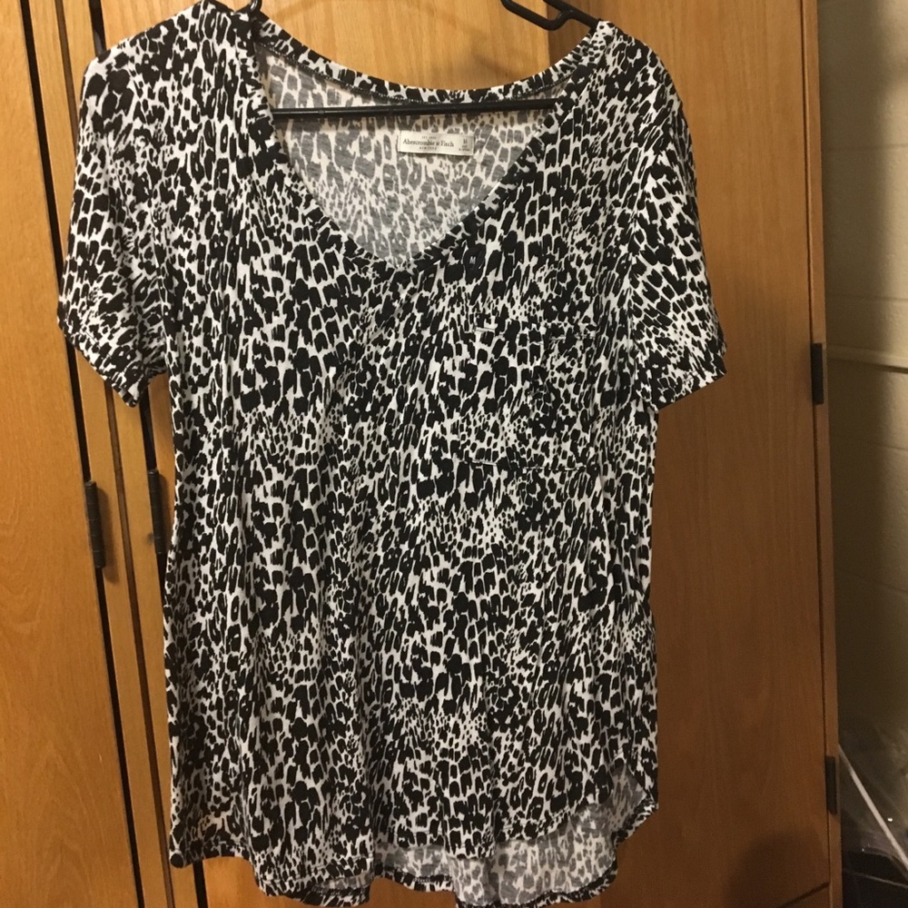 Animal Print V-Neck Tee Abercrombie