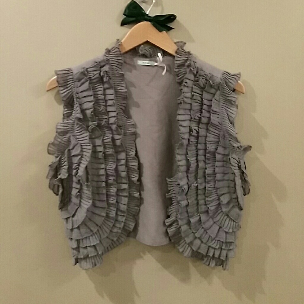 UO ruffles vest NWT