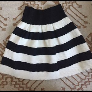 Cupcake elastic black/white stripe skirt