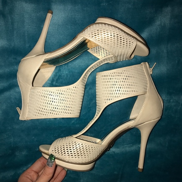 Jennifer Lopez | Shoes | Jennifer Lopez Candi Nude Heels | Poshmark