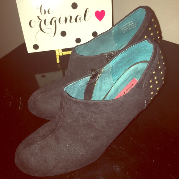 GOLD STUDDED BLACK BOOTIES - Picture 2 of 2