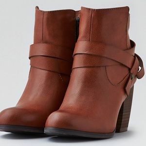 AE Brown Booties, s 6, excellent