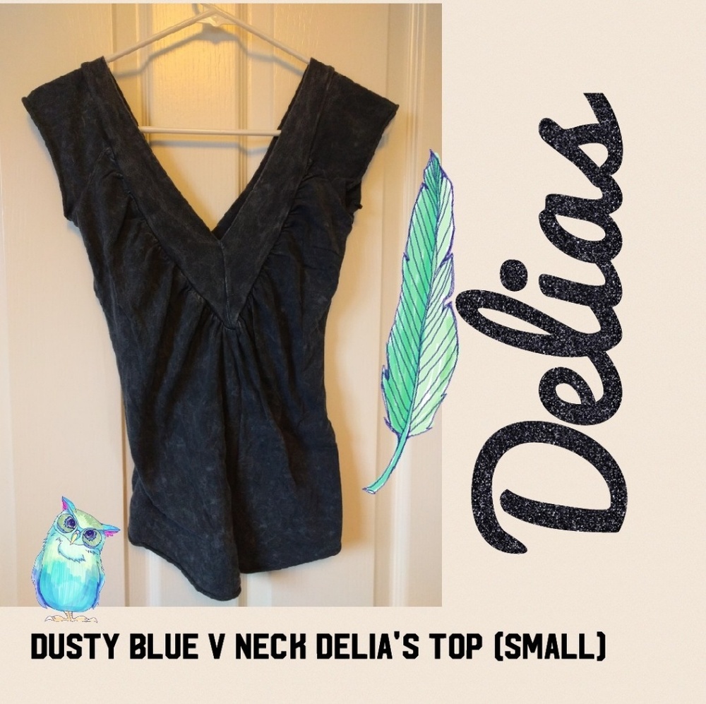Delia's deep v neck cap sleeve tee blue