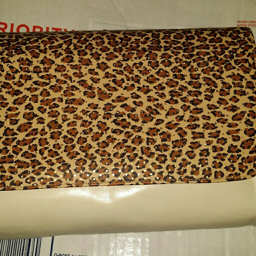 LEOPARD CROSS BODY