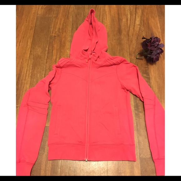 lululemon athletica Tops - Lululemon older hoodie