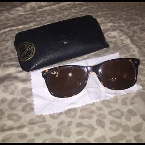 TORTOISE WAYFARER RAY-BANS!!