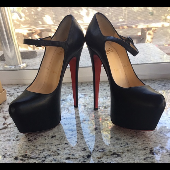 CHRISTIAN LOUBOUTIN Mary Jane Daffodil Pumps 37 CHRISTIAN LOUBOUTIN Mary Jane Daffodil Pumps 37