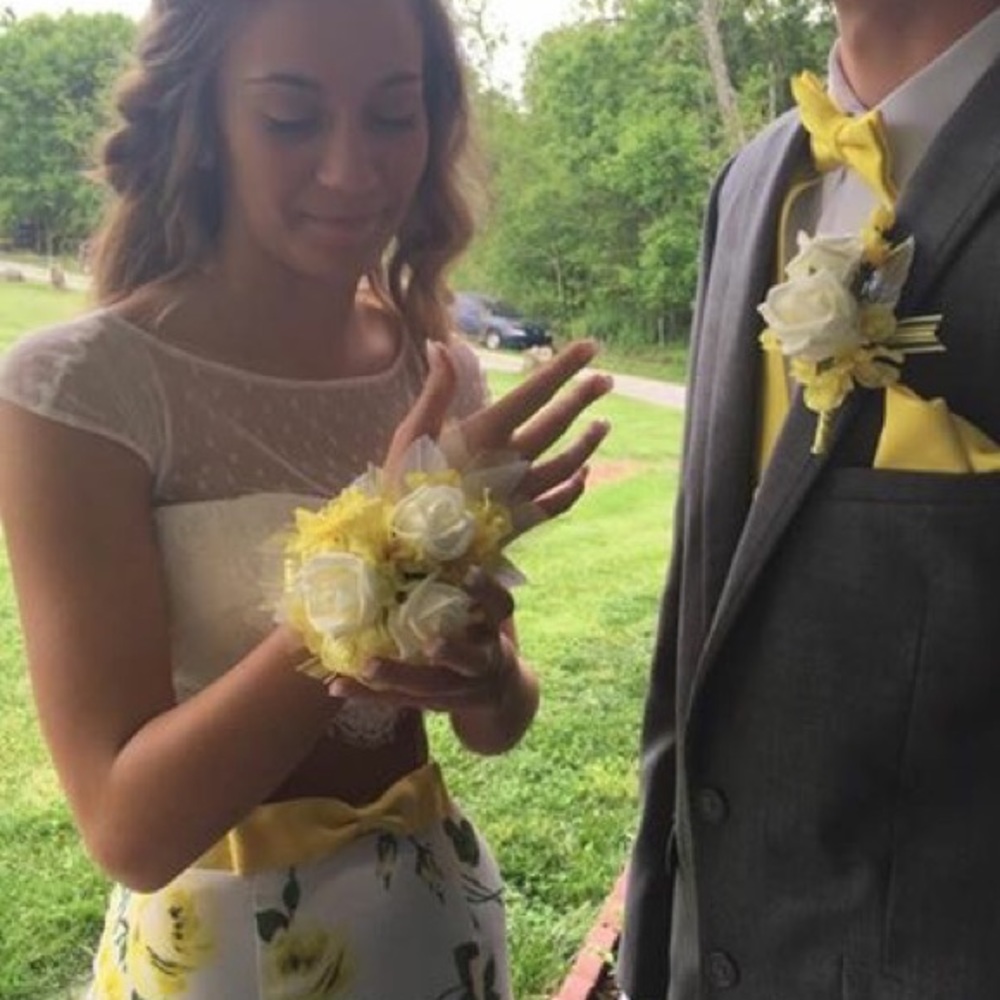 Prom dress - Picture 2 of 4