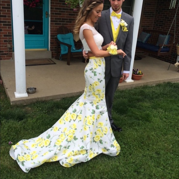 Prom dress - Picture 3 of 4