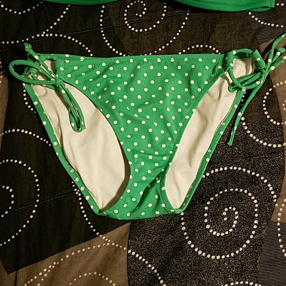 Victoria's Secret Bikini - Picture 2 of 7