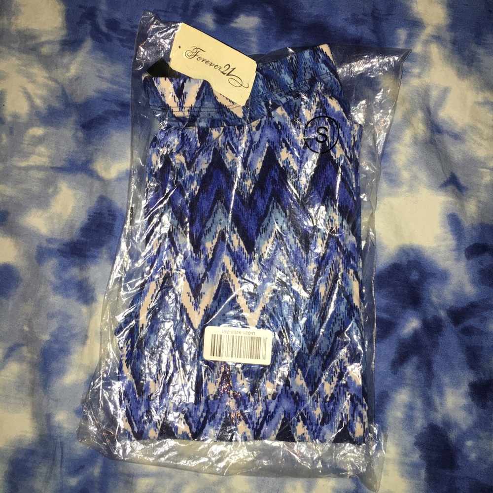 ❌SOLD❌ on ThredUp—F21 Blue Chevron Leggings