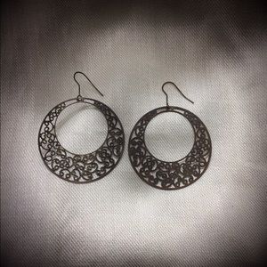 Delicate vintage gold tone earrings