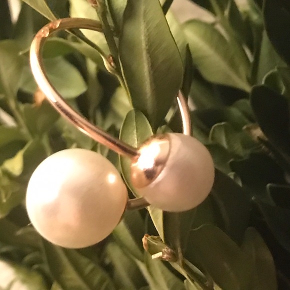 🎉 Rose Gold Colored Ring w/ Simulated Pearls Sz 8 - Picture 6 of 6