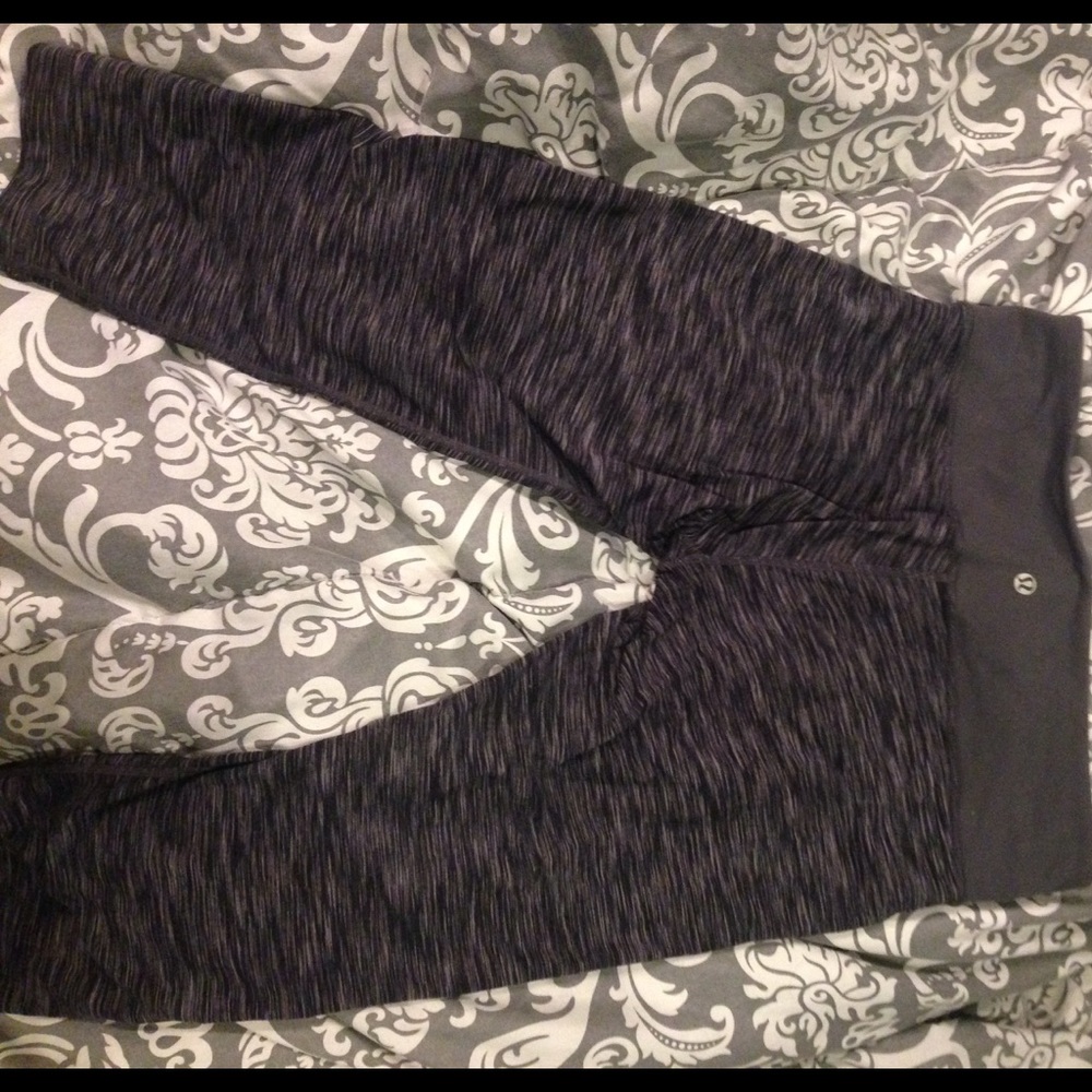 lulu lemon size 8 women's grey yoga Capri