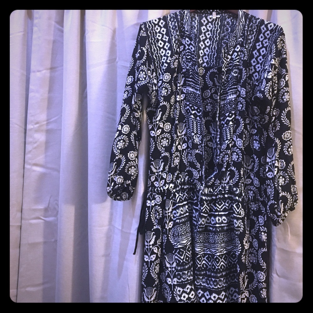 MAKE AN OFFER‼️En Creme Shirt Dress Size M