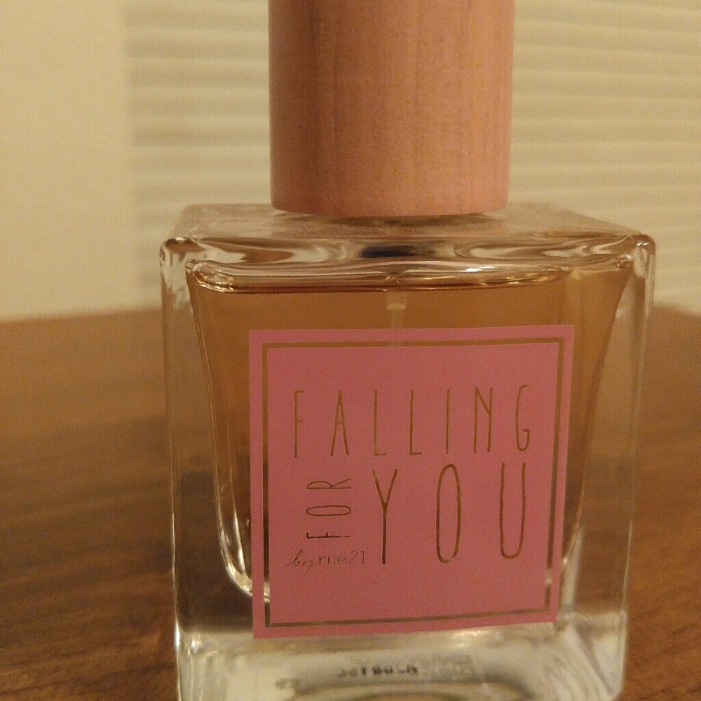 Rue 21 Falling For You LIMITED EDITION