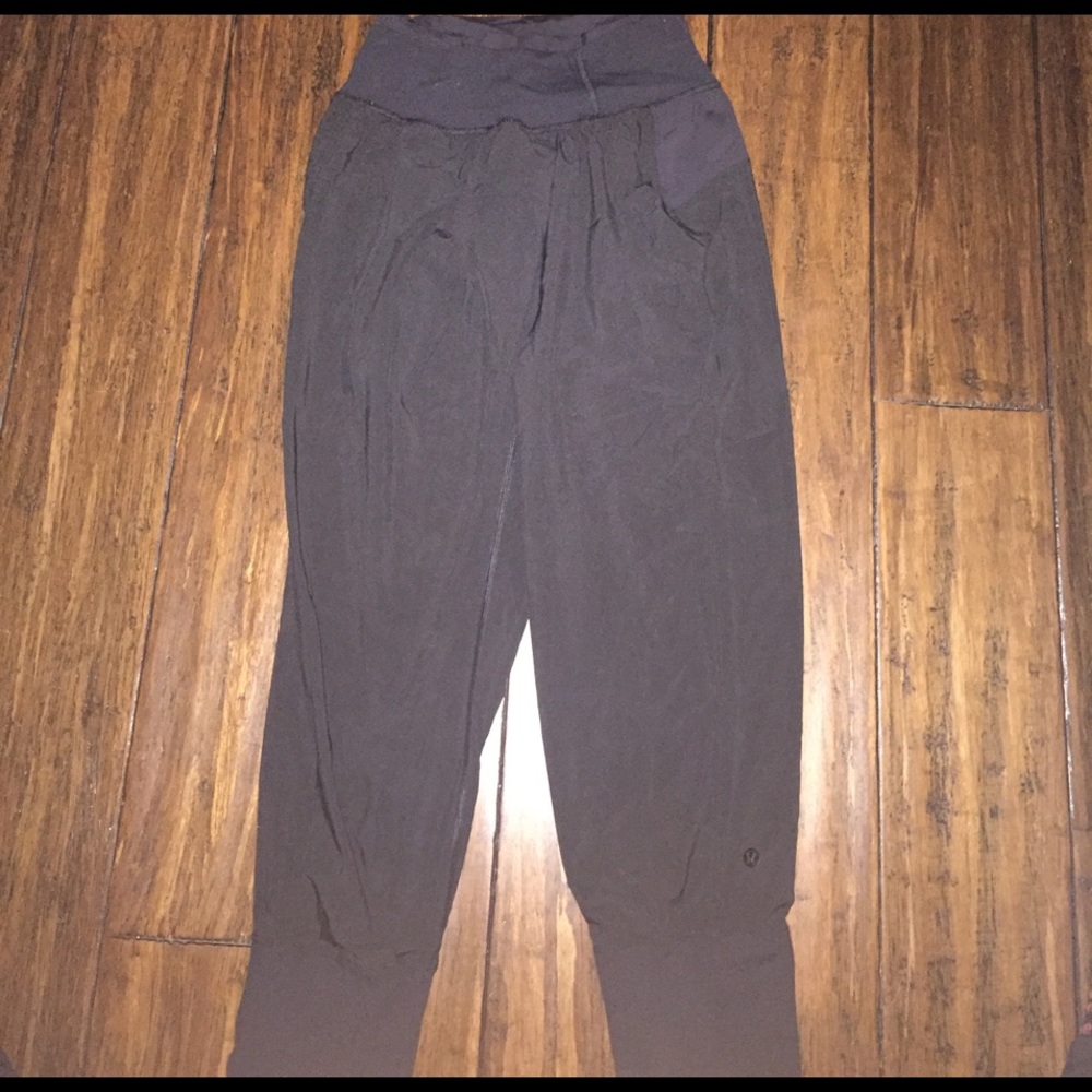 Lululemon Cropped Pants NEVER WORN