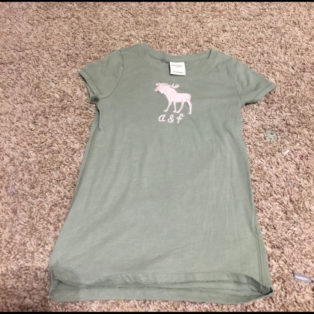 A short sleeve tee