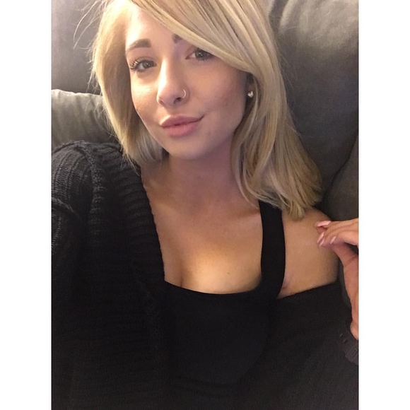 Meet your Posher, Sabrina - Picture 1 of 1