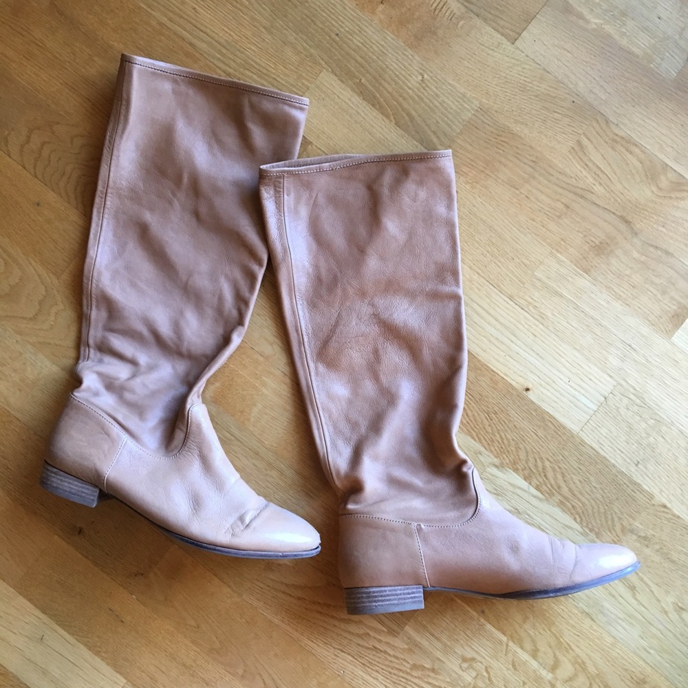 Light caramel flat riding boots