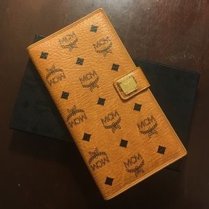 AUTHENTIC MCM CLUTCH/WALLET
