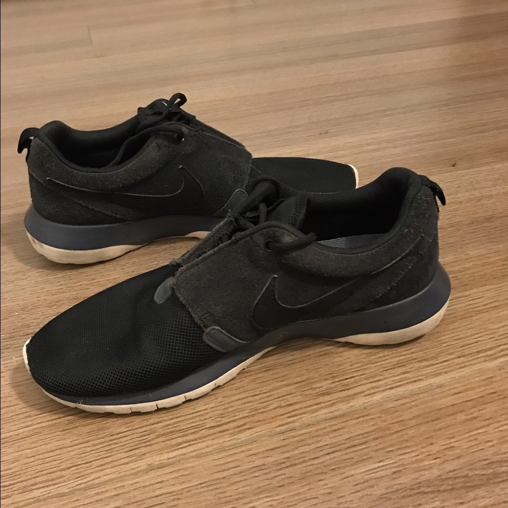Nike Roshe Run in Women's Sz 9 (Men's Sz 7)