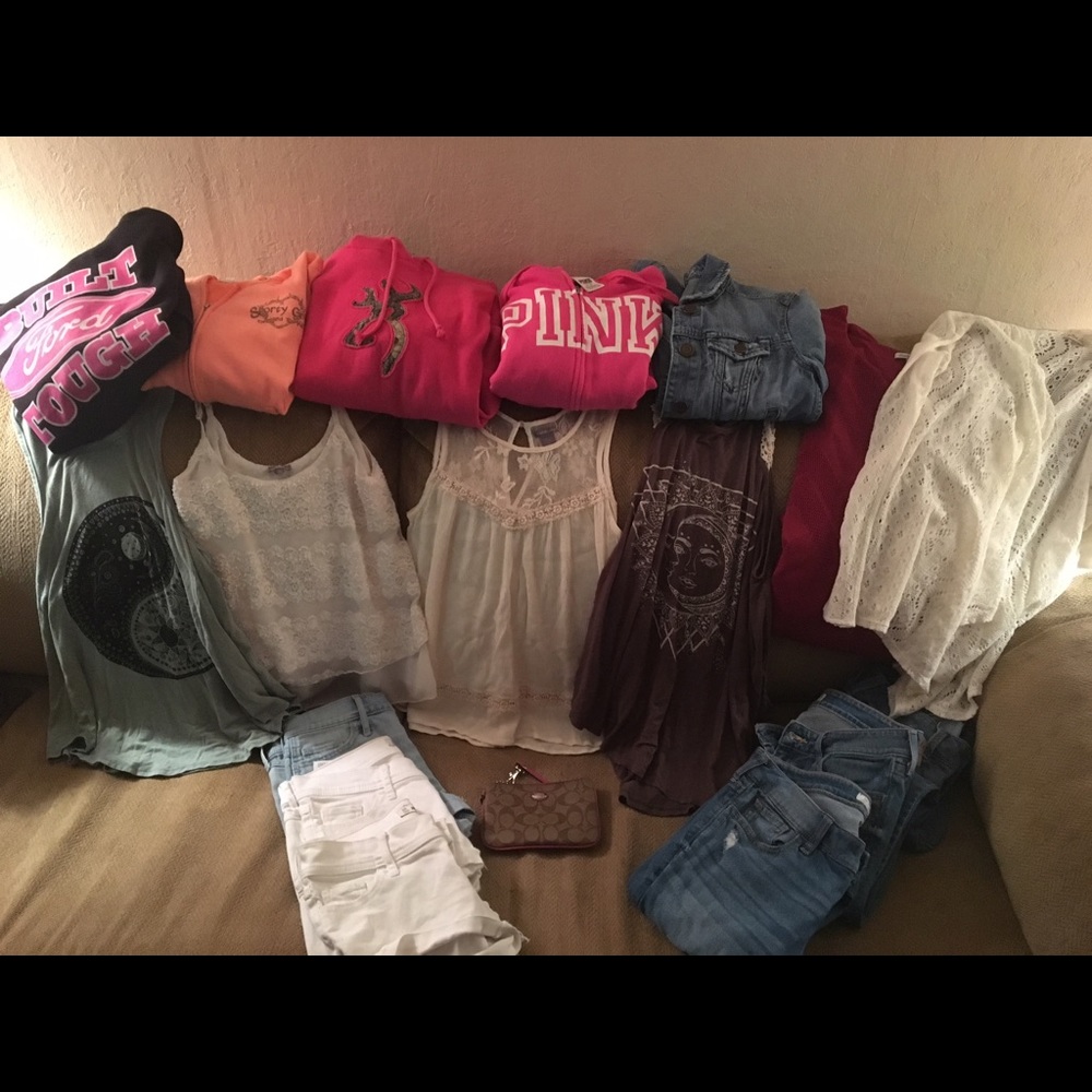 Bundle of  18 Junior Size clothing items