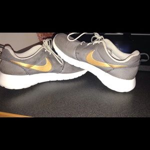 Nike Roshe! 8.5 MAKE ME AN OFFER