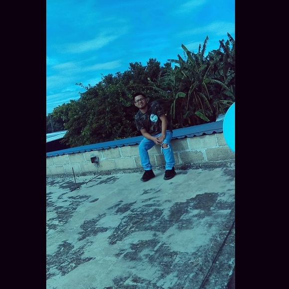 Meet your Posher, Misael - Picture 1 of 1