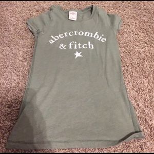 A short sleeve shirt