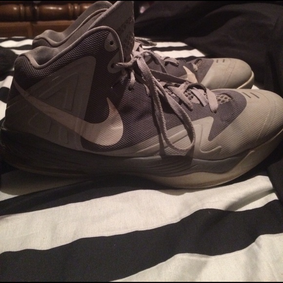 Nike shoes - Picture 1 of 3