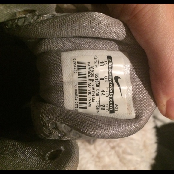 Nike shoes - Picture 3 of 3