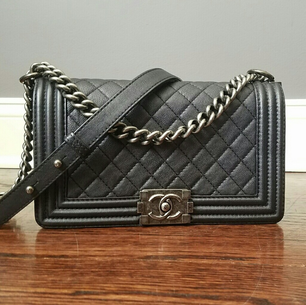 Chanel Boy Bag Medium in Caviar leather - Picture 1 of 8
