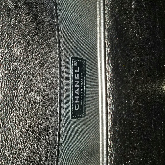 Chanel Boy Bag Medium in Caviar leather - Picture 3 of 8