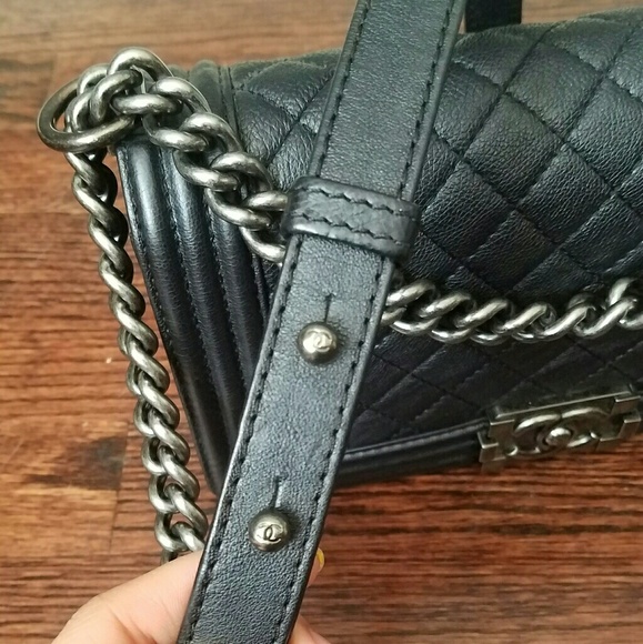 Chanel Boy Bag Medium in Caviar leather - Picture 6 of 8
