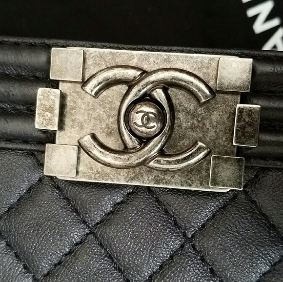 Chanel Boy Bag Medium in Caviar leather - Picture 8 of 8