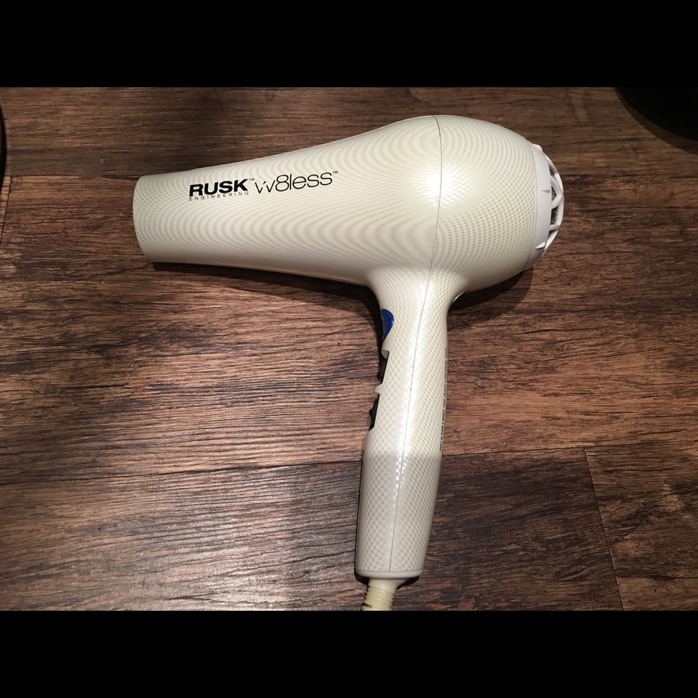Rusk W8less 2000-watt hair dryer