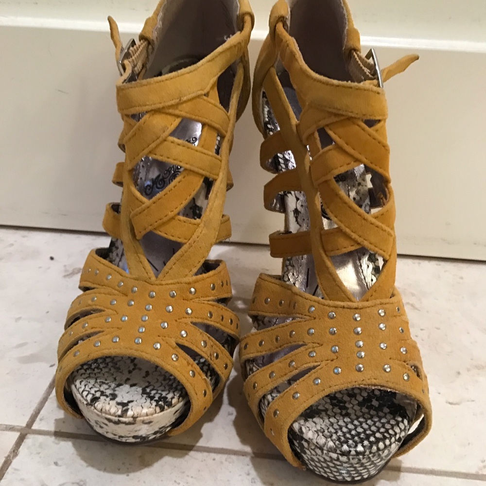 Naughty Monkey Carumba's Sz 6 - Picture 2 of 5