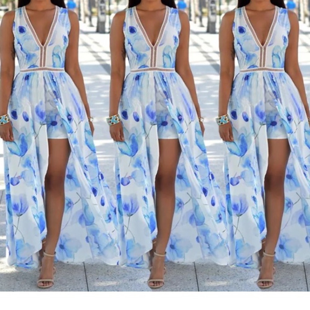 🎉HP🎉blue and white floral maxi dress - Picture 2 of 8