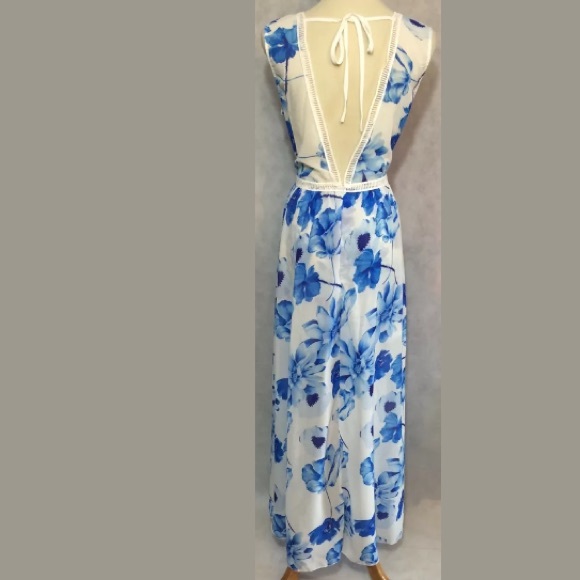 🎉HP🎉blue and white floral maxi dress - Picture 3 of 8