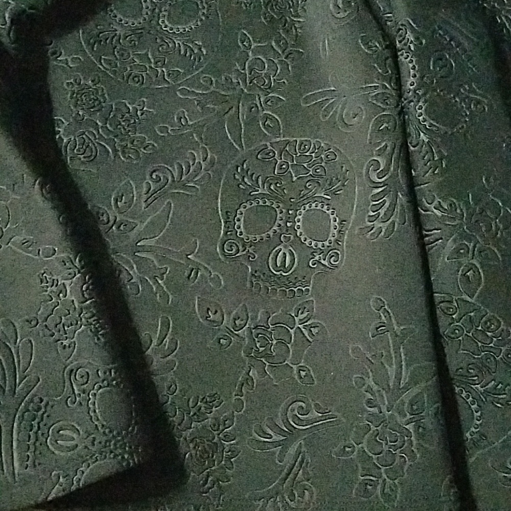 Black sugar skull skirt