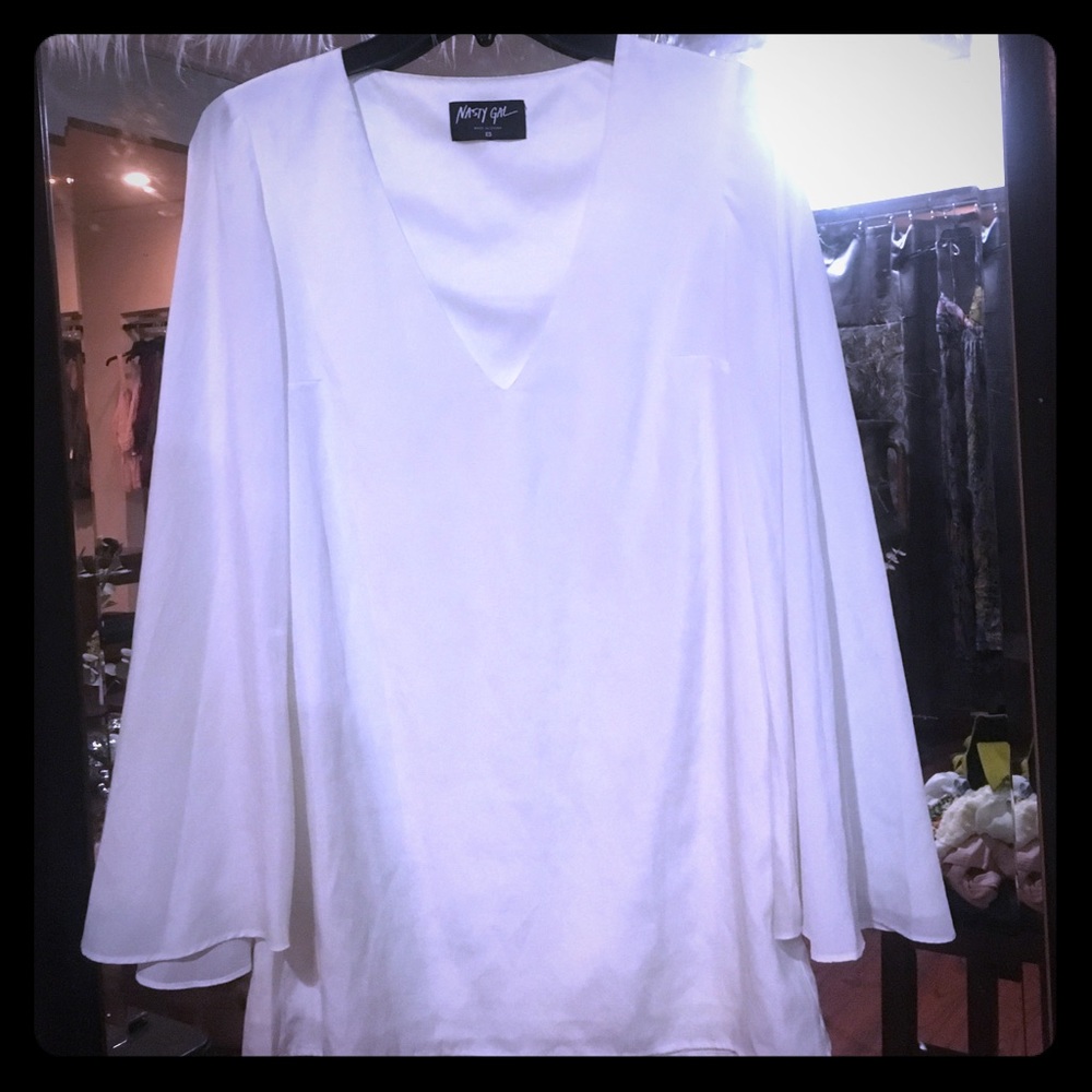 Marylin white bell sleeve Mini! 💕