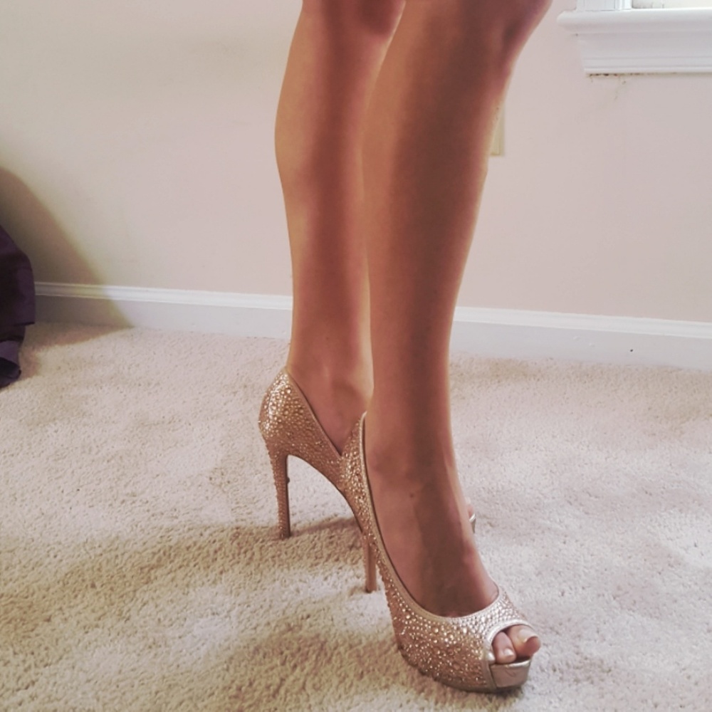 2 HOURS SALE! beautiful and very comfortable heels