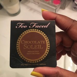 Too faced Chocolate Soleil Med/Deep bronzer