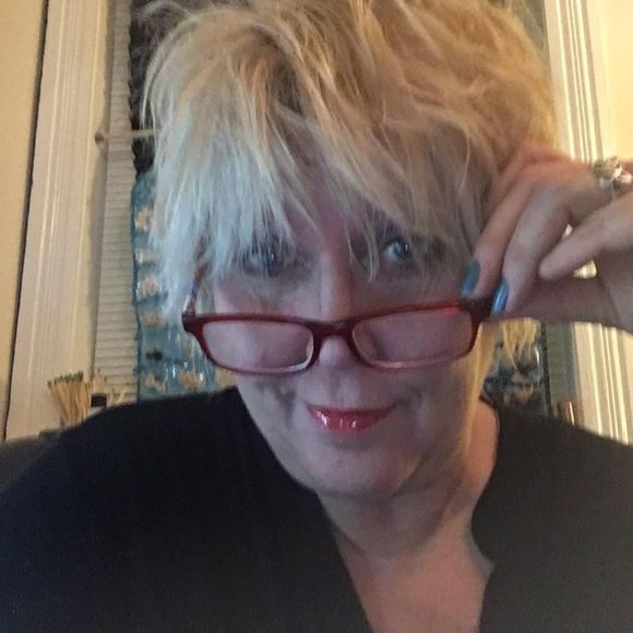 Meet your Posher, Debbie - Picture 1 of 1