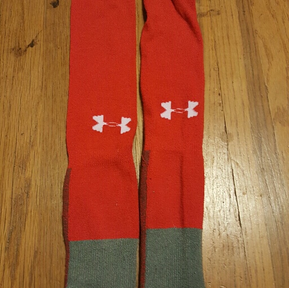 NWOT and like new Under Armour Socks - Picture 2 of 3