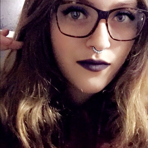 Meet your Posher, Emileigh - Picture 1 of 1