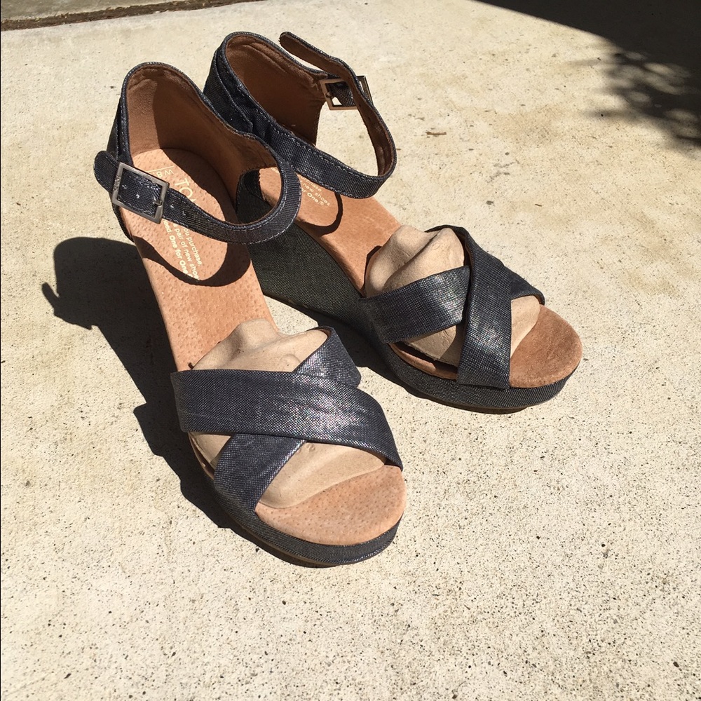 TOMS black strappy wedge in black metallic linen